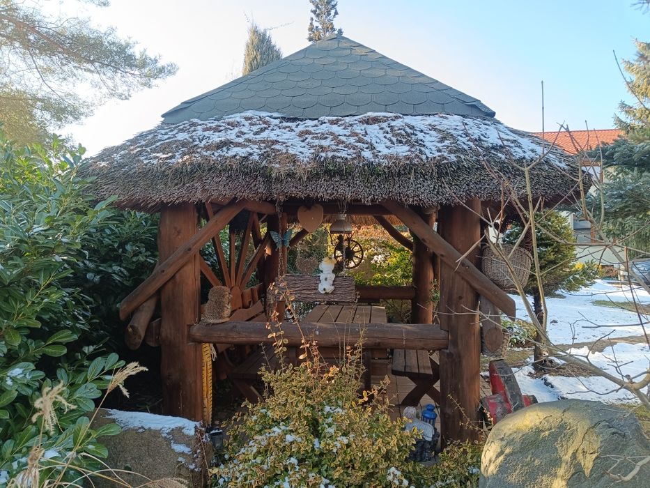 Domek ogrodowy z bali drewnianych  z meblami