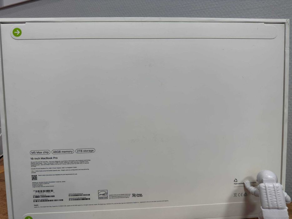 MacBook Pro 16 2026 M5 Max 2TB SSD 48GB Silver NEW