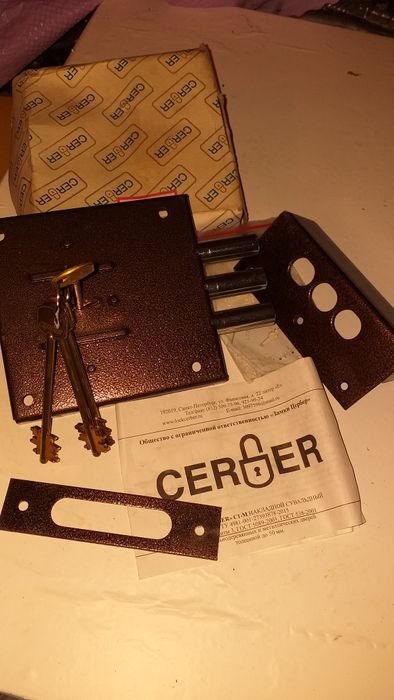 Продам накладной замок на гараж CerberC1-M.