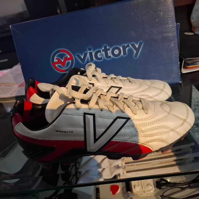 Buty piłkarskie rozmiar 42 używane plus getry