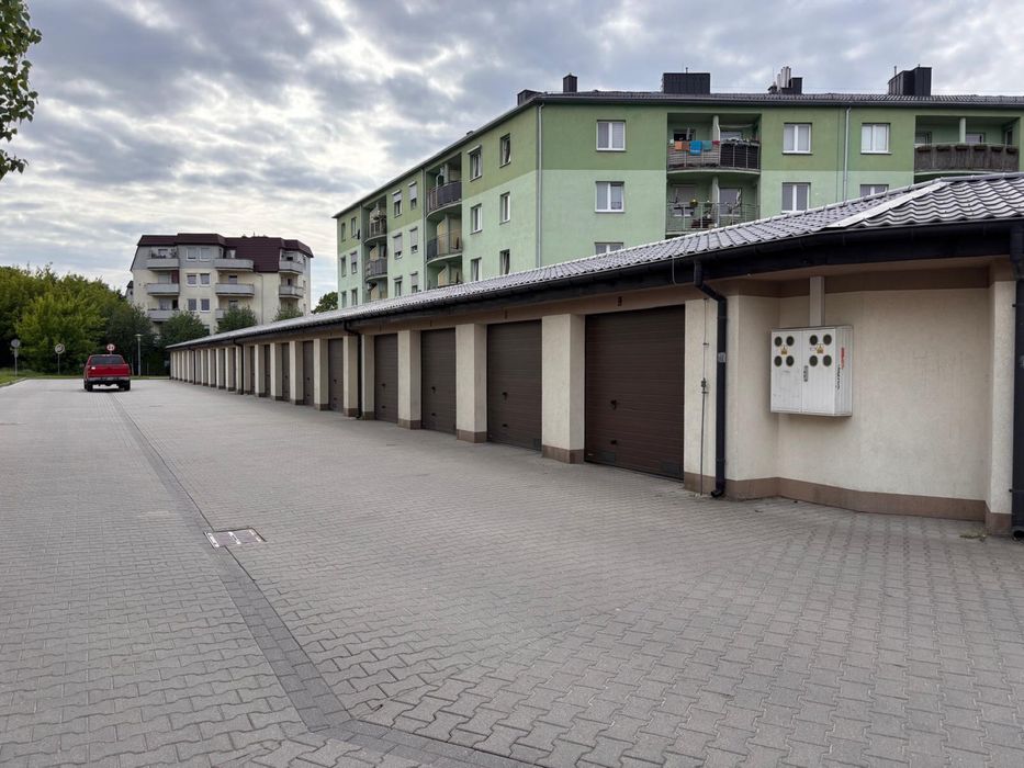 Garaż murowany z księgą wieczystą, ul. Kutrzeby - Widok 2