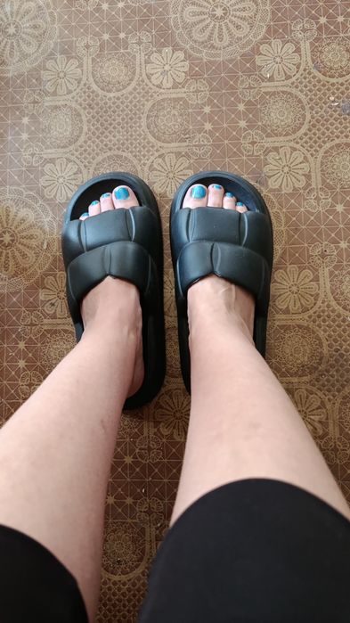 Женские тапочки.