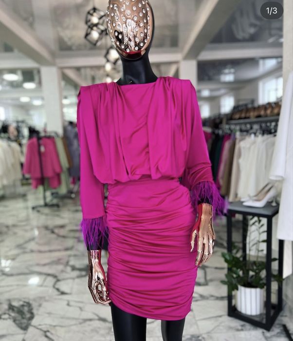 Ефектна вечірня сукня S з відкритою спинкою, ідеальний стан яскрава