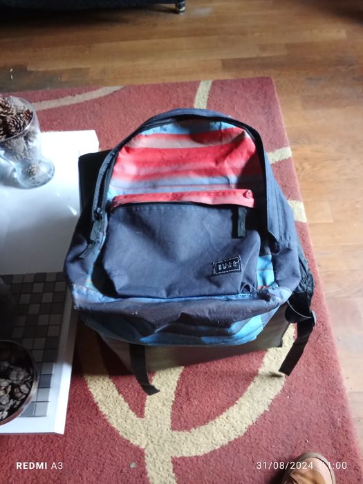 Mochila escolar em bom estado