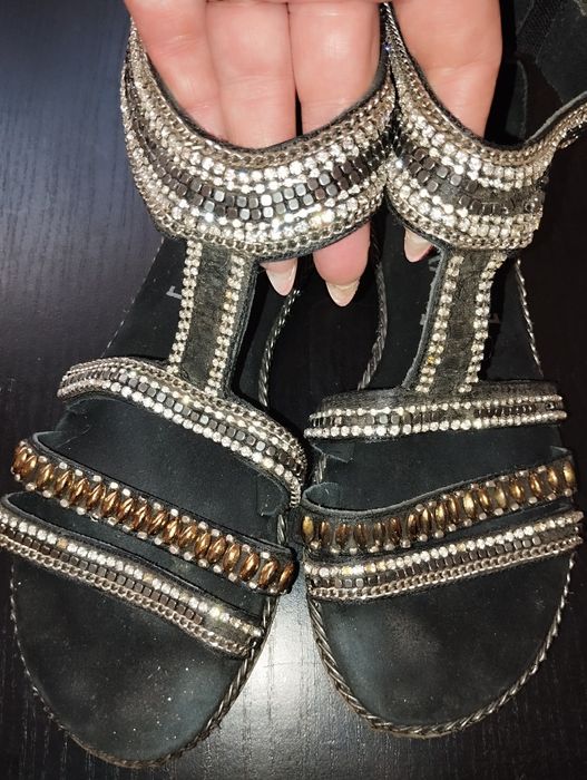 Женские босоножки