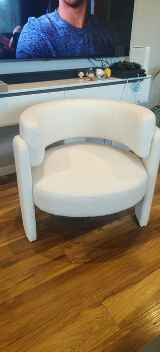 Nowy fotel boucle biały – nowoczesny, designerski, kremowy