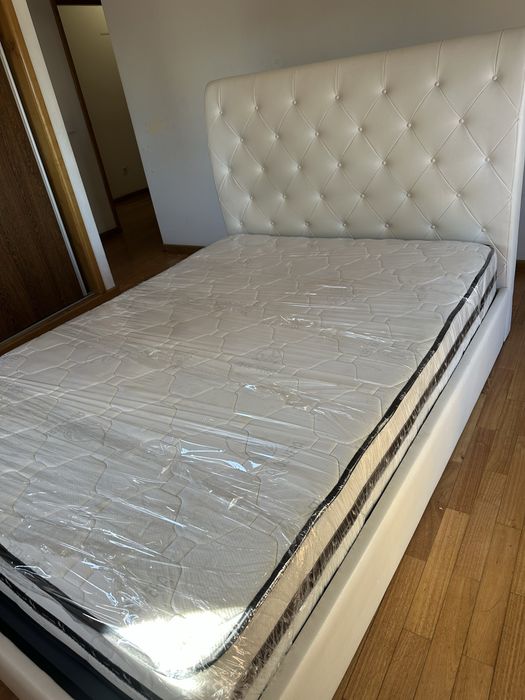Vendo cama com colchão