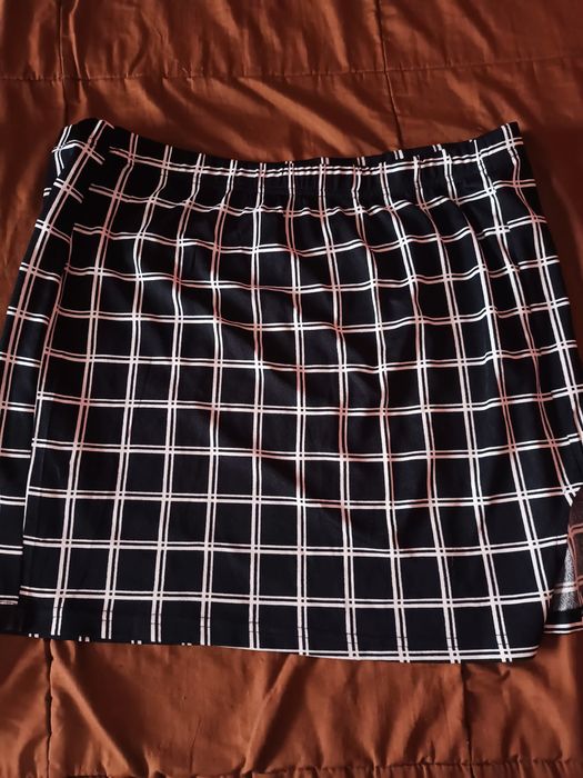Saia ás riscas brancas, tamanho 48