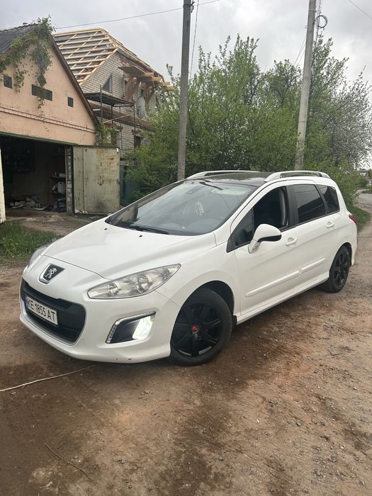 Пежо 308 sv-панорама