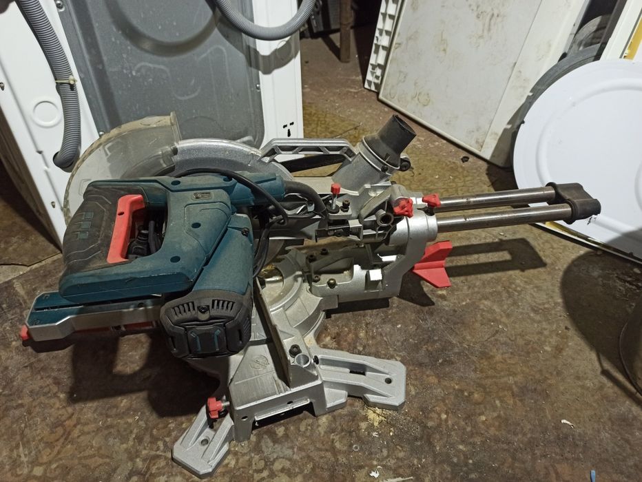 Торцовая пила. Торцовка. Отрезной станок.