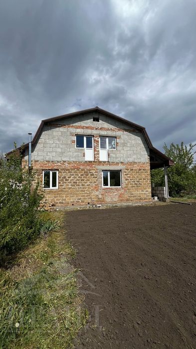 Приватний будинок на Роменській для втілення Ваших дизайнерських мрій