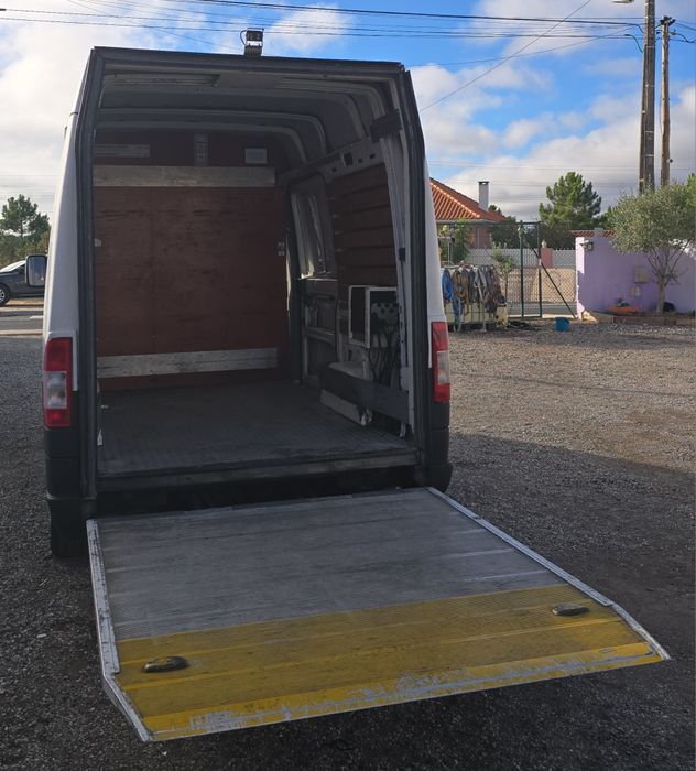 Carrinhas  com Plataforma ,Grua , Tribasculante , Aberta , Fechada