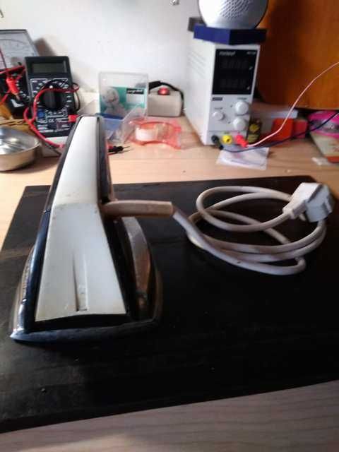 Ferro de Engomar Elétrico Vintage (Baixa de preço)