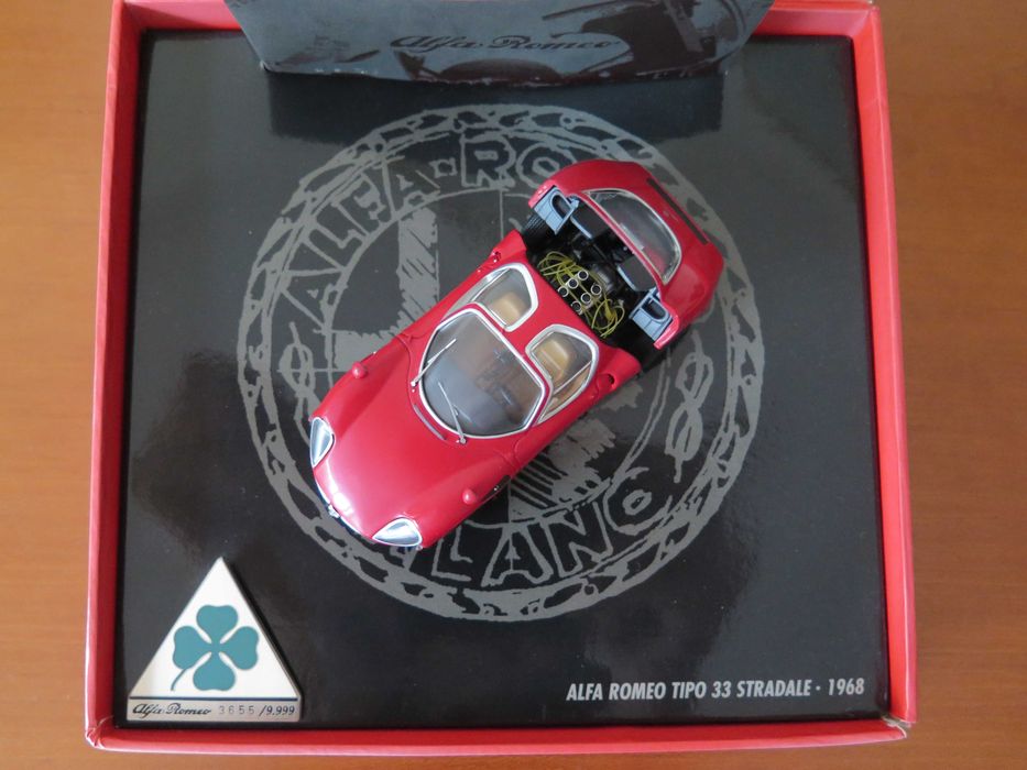 洋書 ALFAROMEO TIPO33 Alfa Romeo Tipo 33 Stradale 1968; edição de colecionador numerada