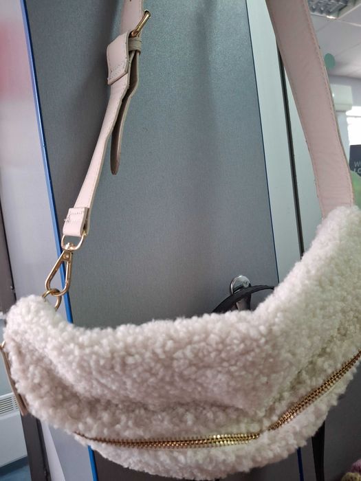 Сумка-бананка жіноча