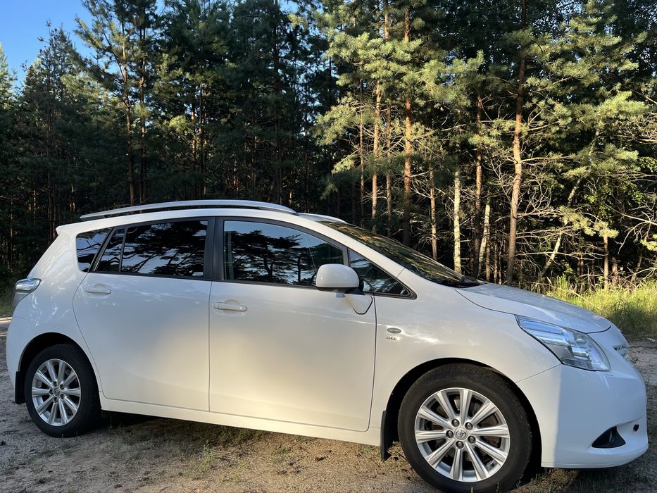 Продаж авто Toyota verso