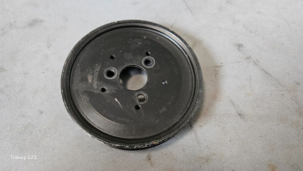 Koło pasowe pompy wspomagania Audi A4 A5 A6 C6 A8 D3 3,0 3,2 FSI 06E145255C