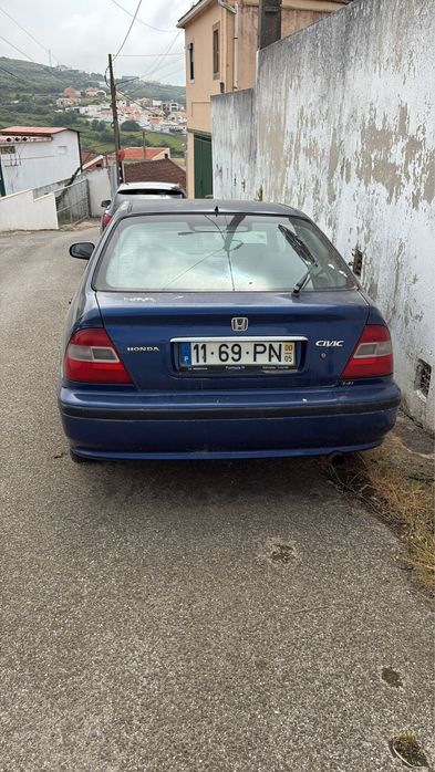 Vendo carro para peças com motor a trabalhar