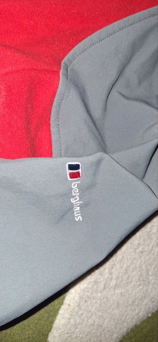 Тепла ветровка berghaus