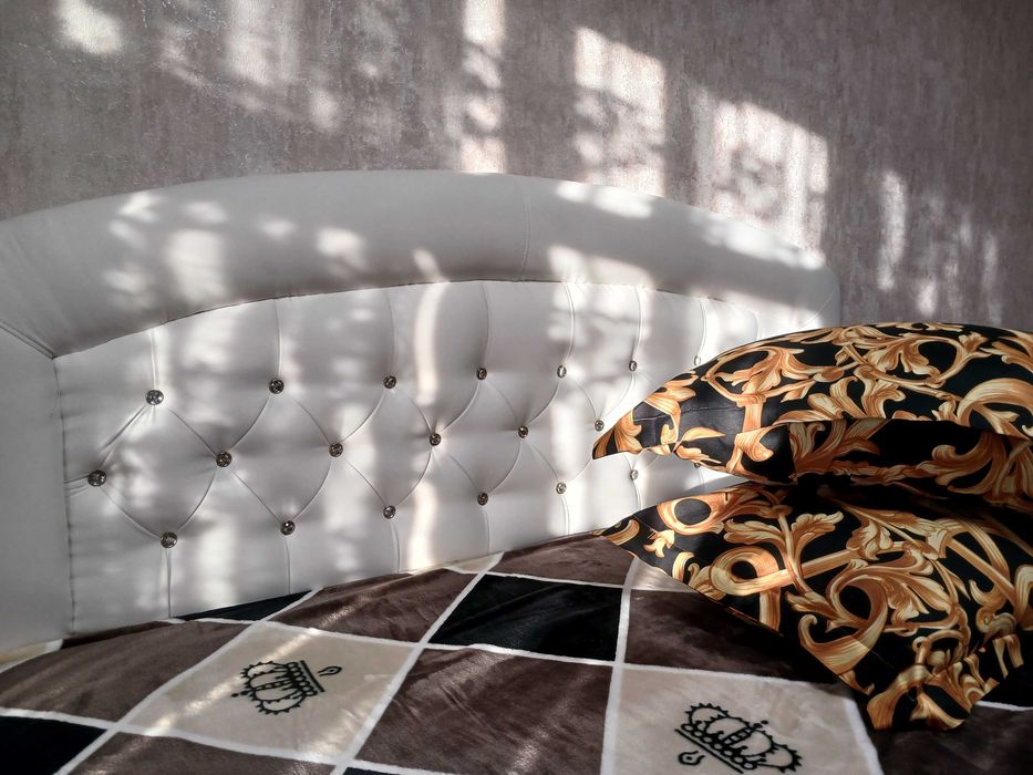 Продам уютный новый теплый дом с беседкой.