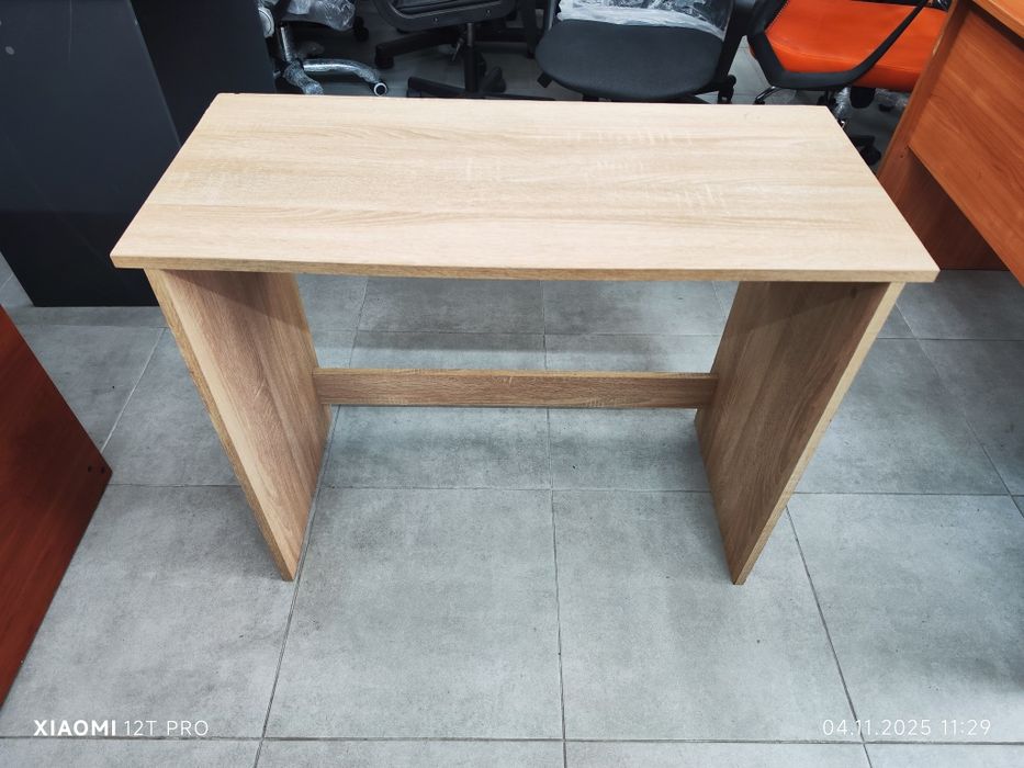 Компьютерные и письменные столы  Офисные Новый Стиль на колесиках