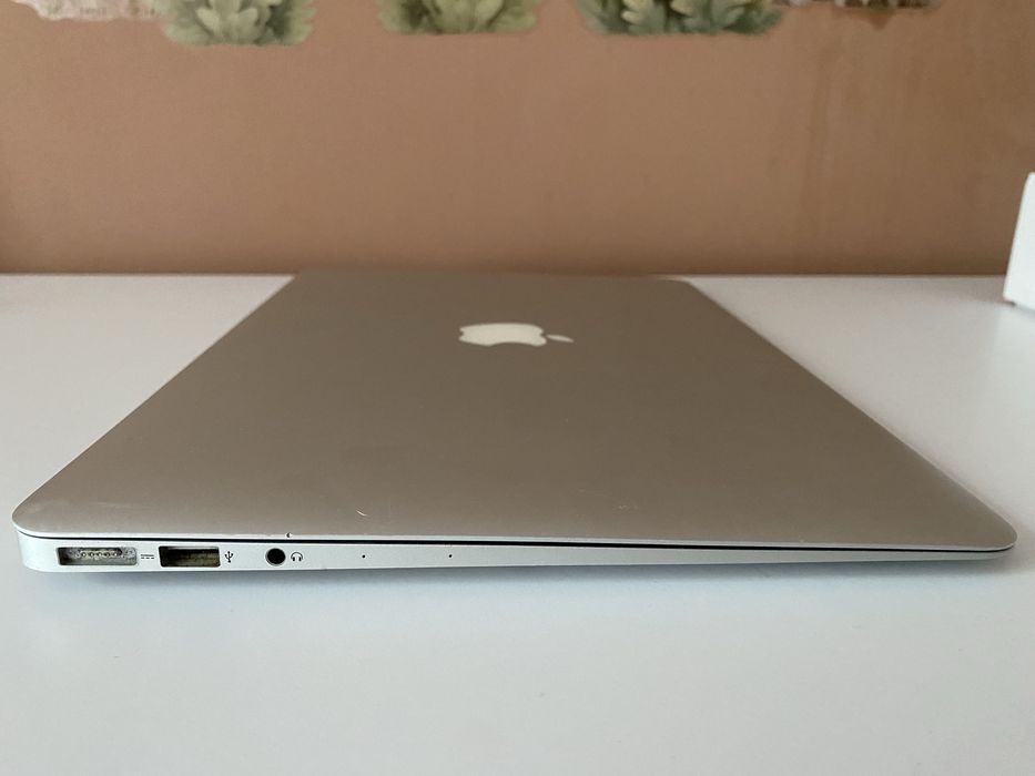 MacBook Air 13.3 (2017), 8/128