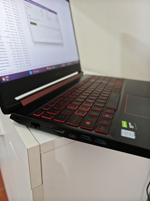 ACER nitro 5 - i7 9ªgen - GTX 1650 - 8GB RAM