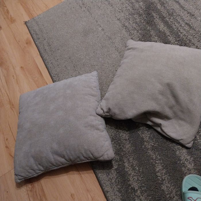 Poduszki szare 40x40 używane