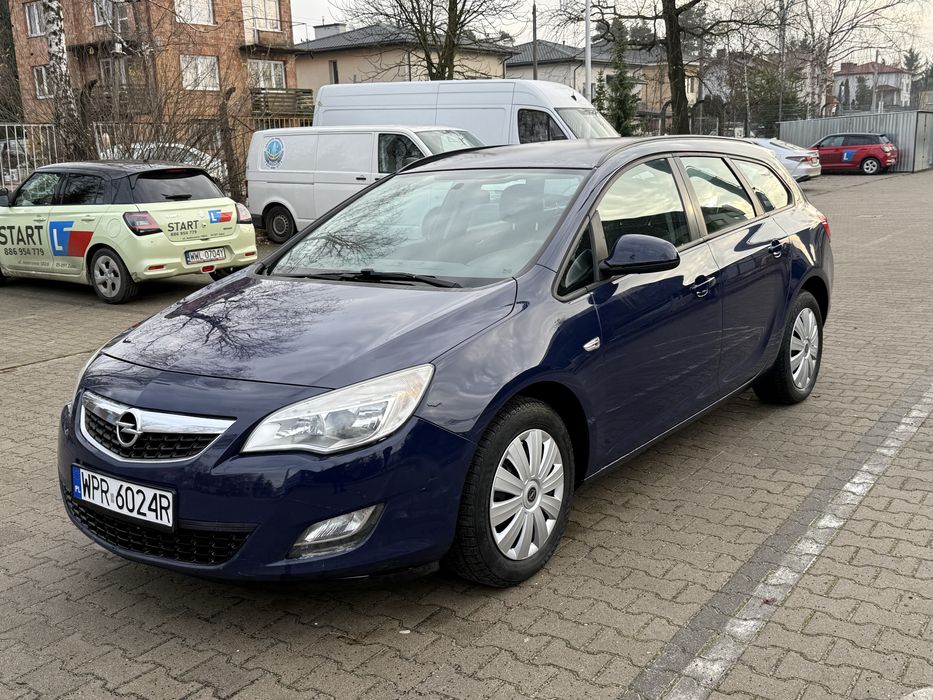 Opel Astra J 1.7 CDTI • 2011 • Ekonomiczny diesel • Super stan•Okazja
