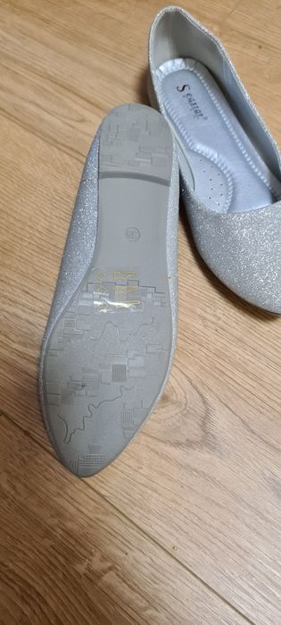 Srebrne błyszczące baleriny