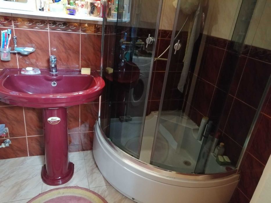 Продається двоповерховий капітальний будинок, район Роші