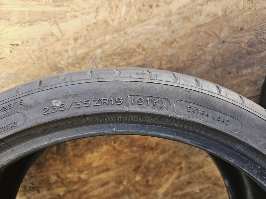 235/35 r19 Michelin Super Sport. 6,9mm.  1617