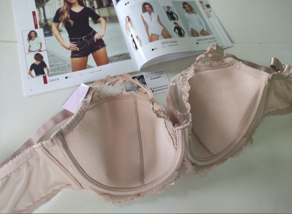 Бюстгальтер  AVA. Польща. 90-95D