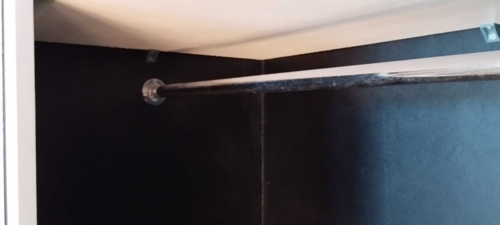 Szafa biała bez drzwi