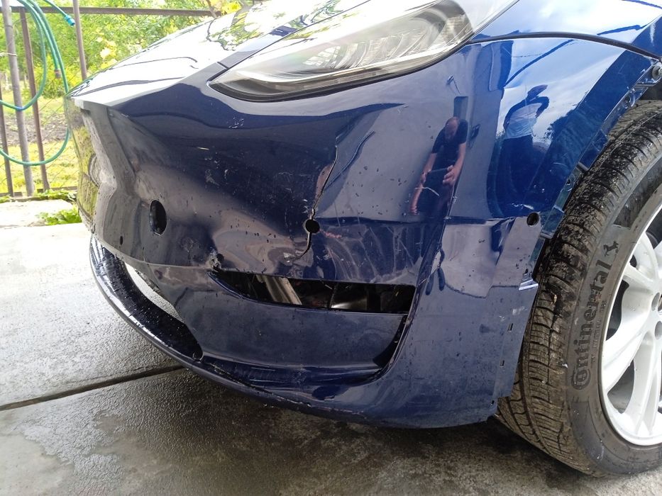 Передній бампер Tesla Y