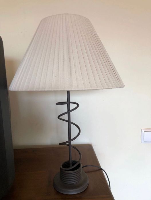 Candeeiro de sala ou de apoio