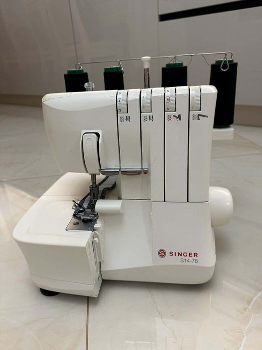 Шфейна машинка з оверлоком