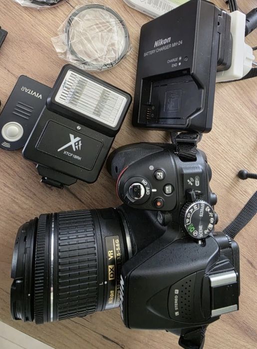 Lustrzanka Nikon D5300 + obiektyw 18-55mm i obiektyw 35mm stałoognisko