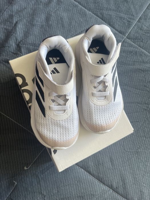 Дитячі кросівки adidas 25,5