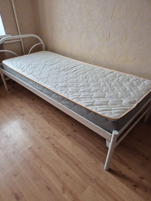 Односпальне ліжко з матрацом