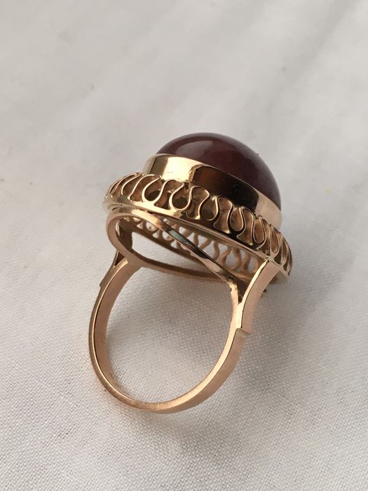 Pierscionek 14 k złoty PRL piękny kamień chalcedon.