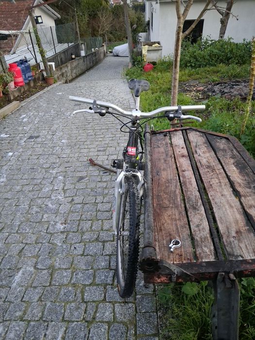 Bicicleta preta btt