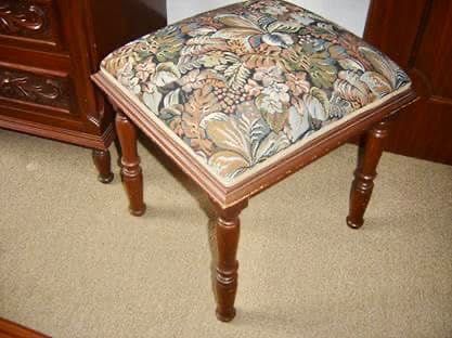 Penteadeira de madeira com espelho e banqueta mogno Luis XV