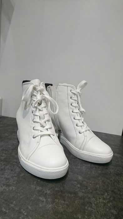 Buty sneakersy białe DKNY