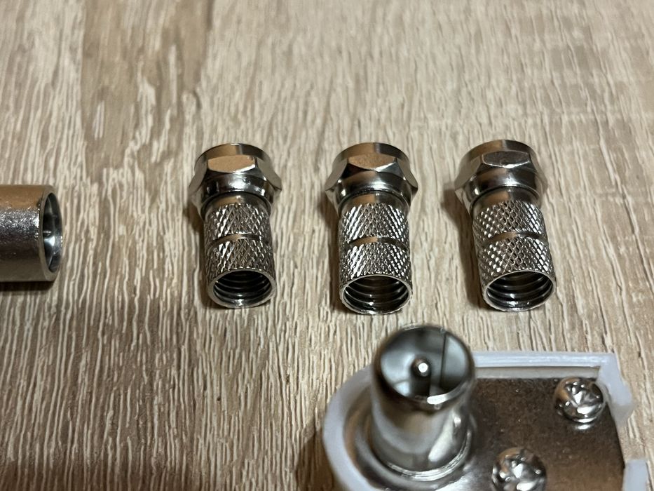 Zestaw TV/SAT: Odgałęźnik Teleste, kable Cabelcon, wtyki F, złączki