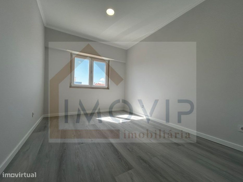 Apartamento T4 Totalmente Remodelado na Amora