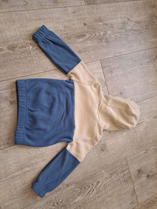 Bluza dziecieca polarową z kapturem, kangurka - rozm 110