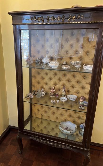 Móvel vitrine clássico