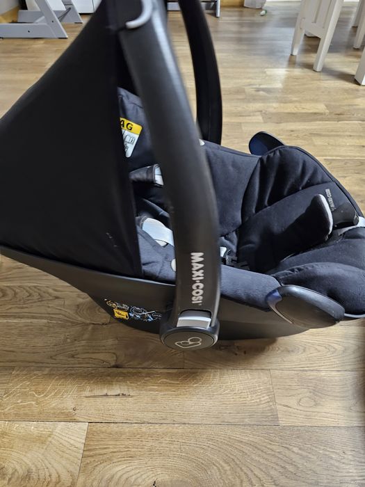 Sprzedam fotelik Maxi-Cosi Pebble Plus z bazą 2wayFix.