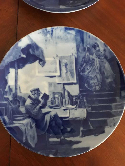 Ozdobne talerze niebieska porcelana Berlin Design
